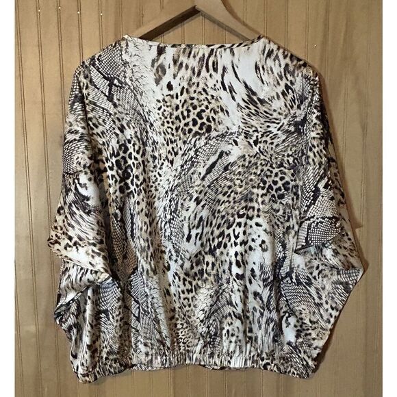 Chicos Size 1 US 8-10 V-neck Animal Print Batwing Sleeve Shirt Blouse Top - Picture 2 of 4